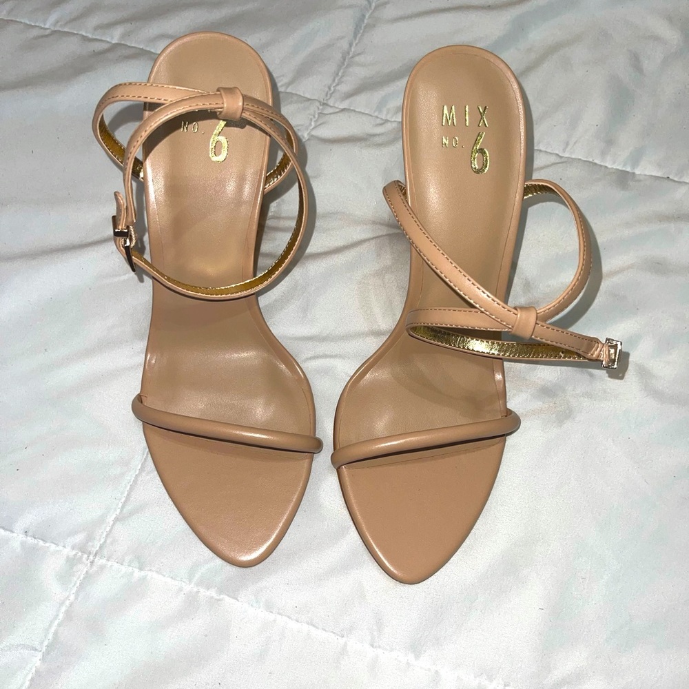 Brand new Tan Heels